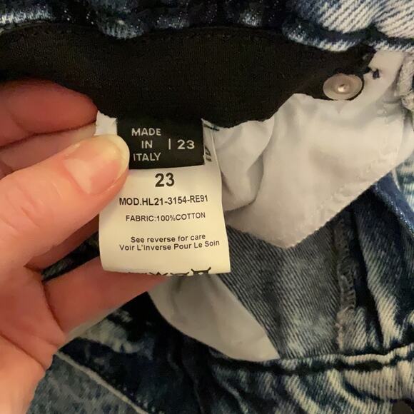 RETROFETE Haisley Denim Short in Sienna Wash Elastic Waist Distressed Acid Wash - Picture 9 of 11